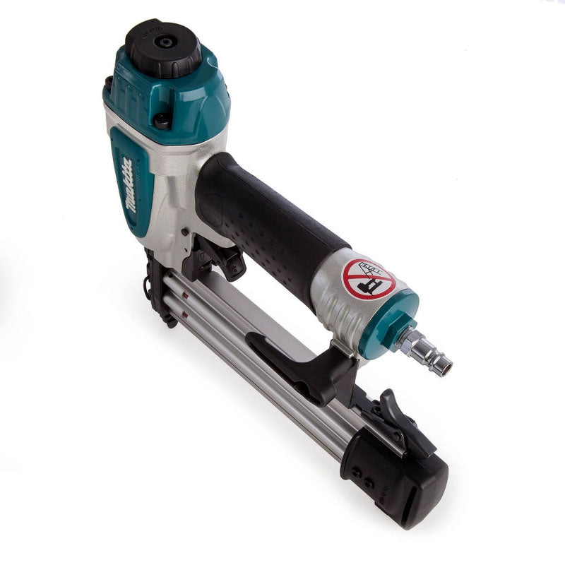 Clavadora Neumática 5/8" 2" Makita Af506